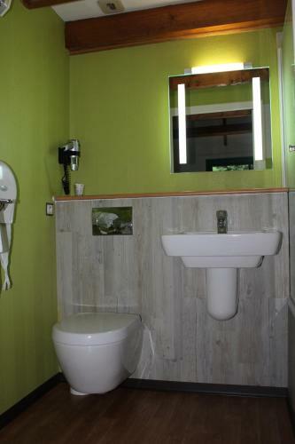 Hotel Logis Les Dineux Village