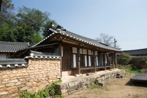 Hostal Yongwook Lee's Traditional House