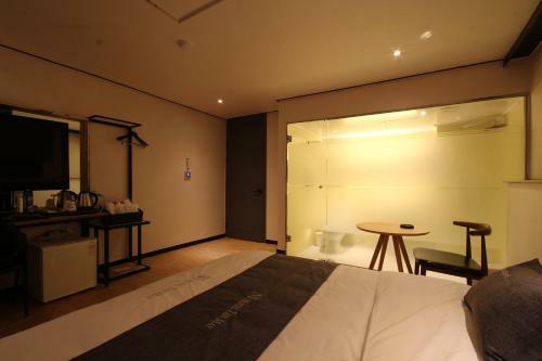 Hotel The May