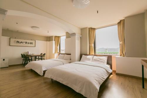 Chungmu Beach Hotel