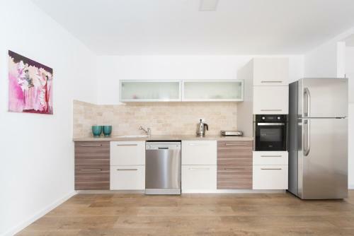 Sea N' Rent Hayarkon Sunny Beach Apartments