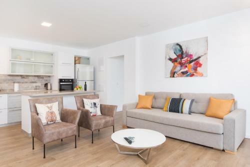 Sea N' Rent Hayarkon Sunny Beach Apartments