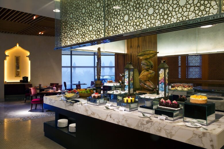 Bab Al Qasr Hotel