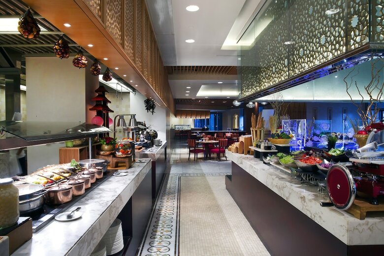 Bab Al Qasr Hotel