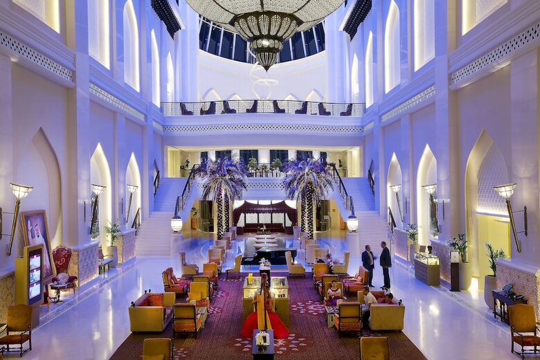 Bab Al Qasr Hotel