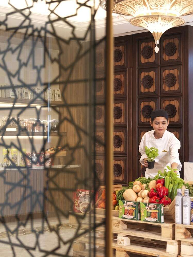 Bab Al Qasr Hotel