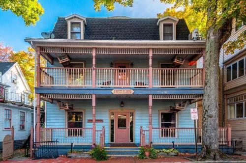 Longfellow Apartment