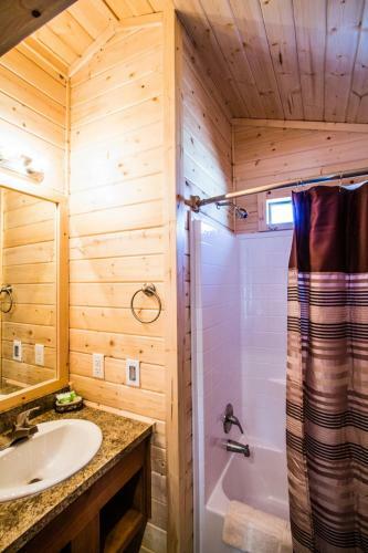 Verde Valley Lawn Cottage 11