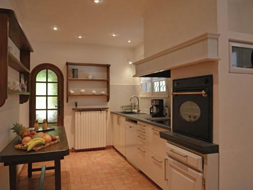 Lush Villa In Beaucaire With Swimming Pool