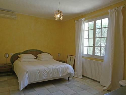 Lush Villa In Beaucaire With Swimming Pool