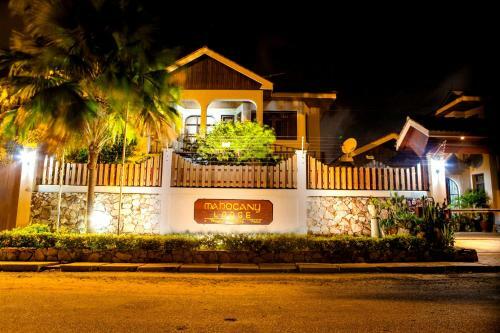 Hotel Mahogany Lodge