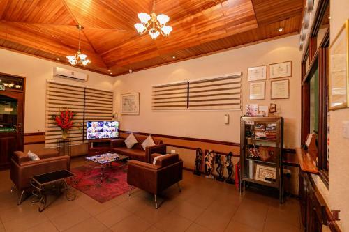 Hotel Mahogany Lodge