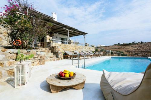 Villa The House In The Field