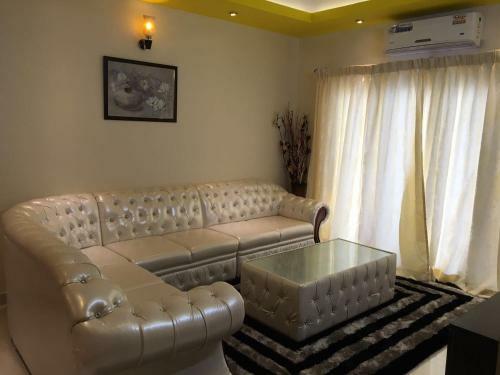Am Suites And Service Apartments