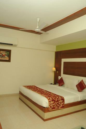 Posada Ponnis Grand Inn