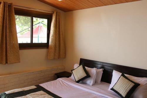 Hotel Jharipani Castle Resort
