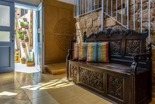 Bed & Breakfast Arabesque: An Arts And Residency Center In Old Acre