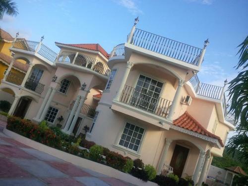 Pinnacle View Estate Tiana Villa