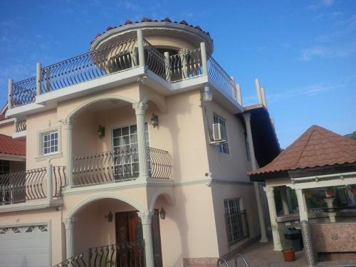 Villa Pinnacle View Estate Colors Hideaway #1 & 2