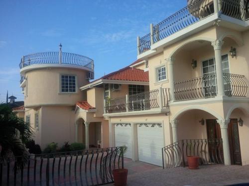 Villa Pinnacle View Estate Colors Hideaway #1 & 2