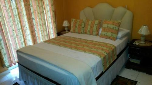 Villa Pinnacle View Estate Colors Hideaway #1 & 2