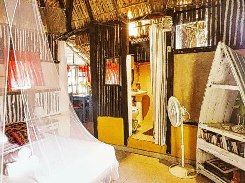 Casa Maya Lodge, Robinson Crusoe Life