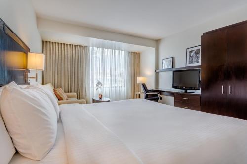 Hotel Courtyard By Marriott Panama At Metromall Mall