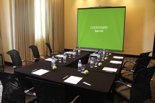 Hotel Courtyard By Marriott Panama At Metromall Mall