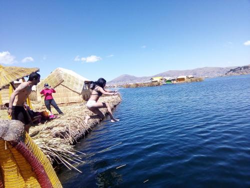 Uros Sol Y Luna Lodge