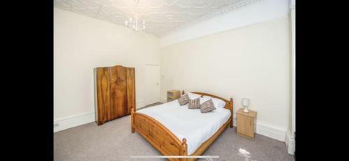 Victorian 1 Bedroom Apartment - Aigburth