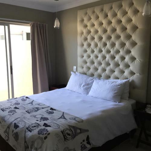 Hostal Sharwood Place