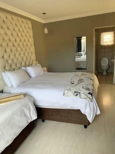 Hostal Sharwood Place