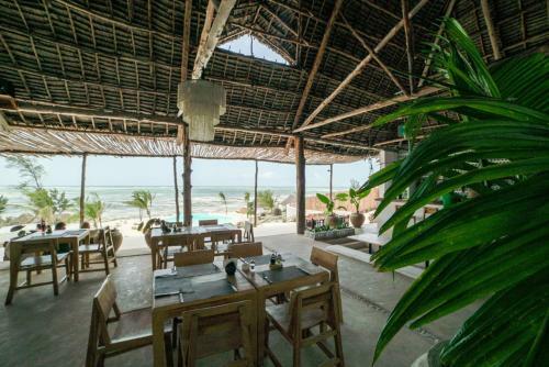 Lodge Zanbluu Beach Hotel