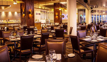 Hotel Outrigger Twin Towns Resort