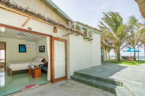 Hidden Beach Bungalow Sea View