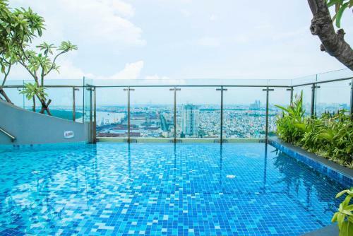 Infinity Edge Pool Apartments