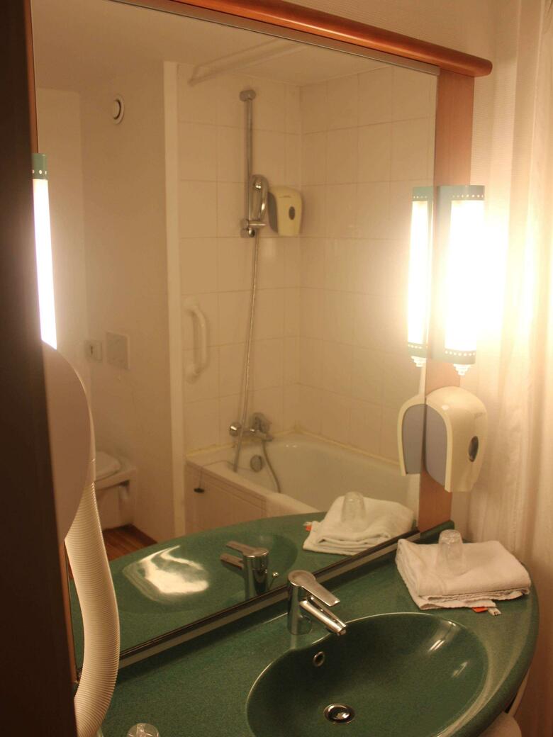 Hotel Ibis Mons Centre Gare