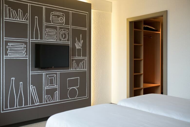 Hotel Ibis Mons Centre Gare