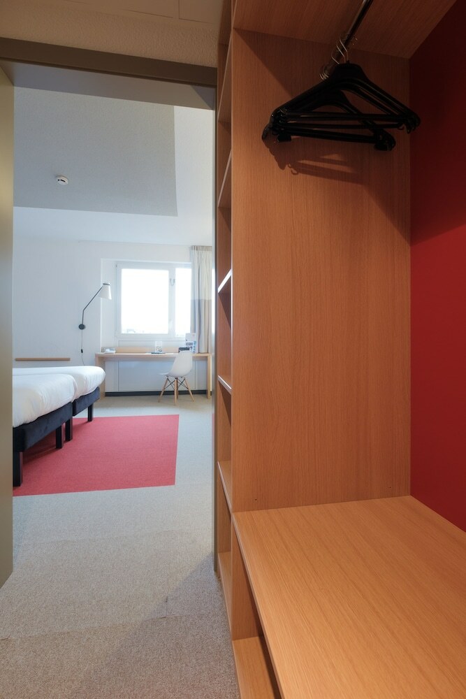 Hotel Ibis Mons Centre Gare