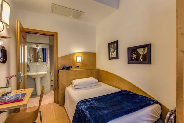 Hotel Franklin Feel The Sound