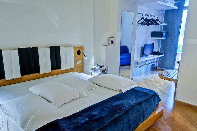 Hotel Franklin Feel The Sound