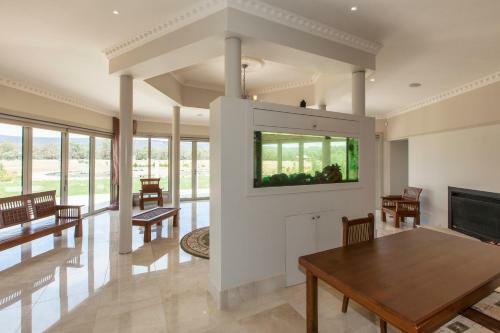 Lodge Aurora Manor Rooms