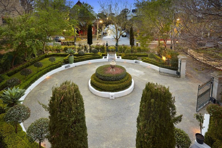 Hostal Waratah Stay - A Mansion Experience