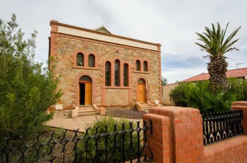 Villa Broken Hill Outback Church Stay