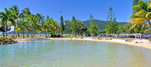 Hotel Airlie Waterfront Accommodation