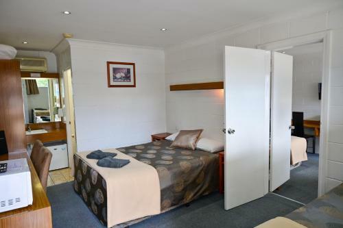 Byer Fountain Motor Inn
