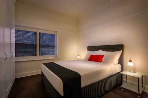 Como Court (budget) By Crest Hotels
