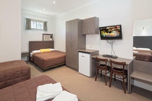 Sapphire Palms Motel