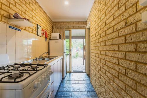 Hotel Busselton Villas And Caravan Park