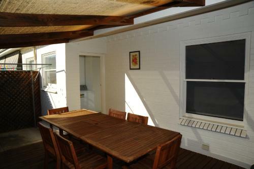 Glenelg Holiday Apartments-colonial Square
